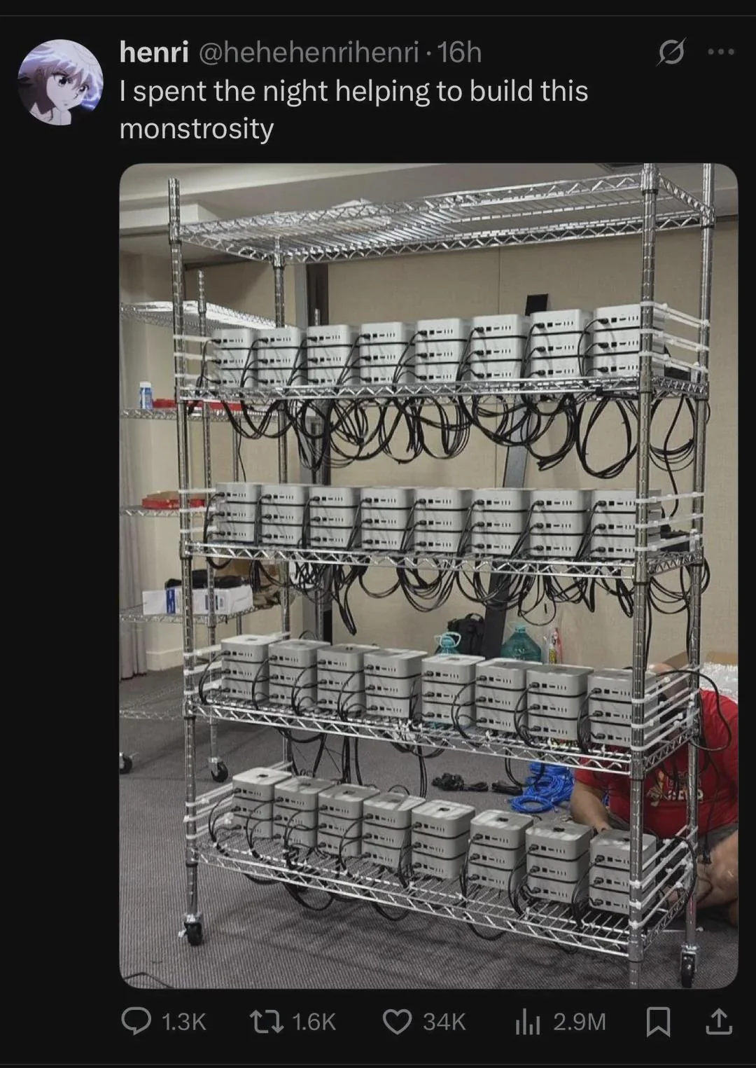 tweet: rak berisi puluhan Mac Mini untuk AI cluster